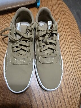 Puma Skate C Buck Toast Size 10 Men’s Olive Green Low-Top Sneakers